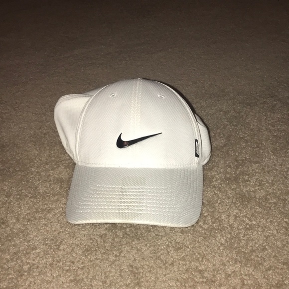 Nike Other - White nike golf hat